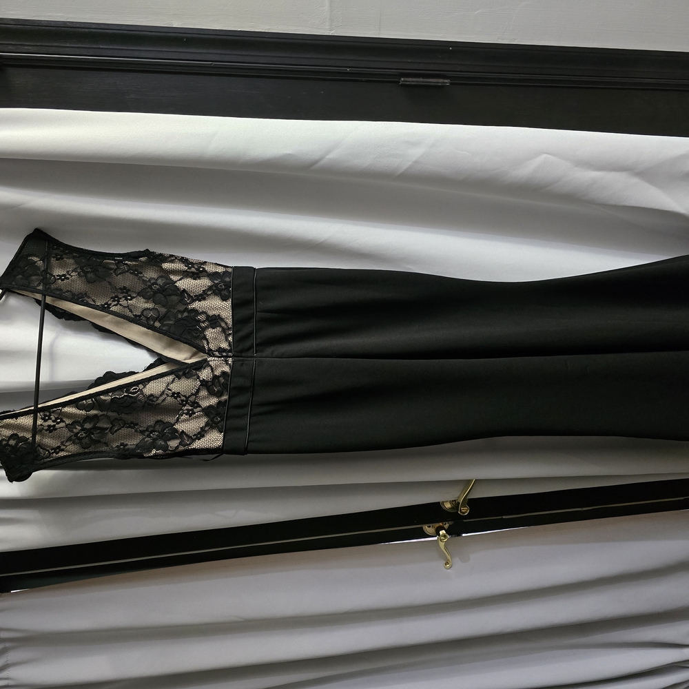 Elegant Black Lace Trim Nightgown